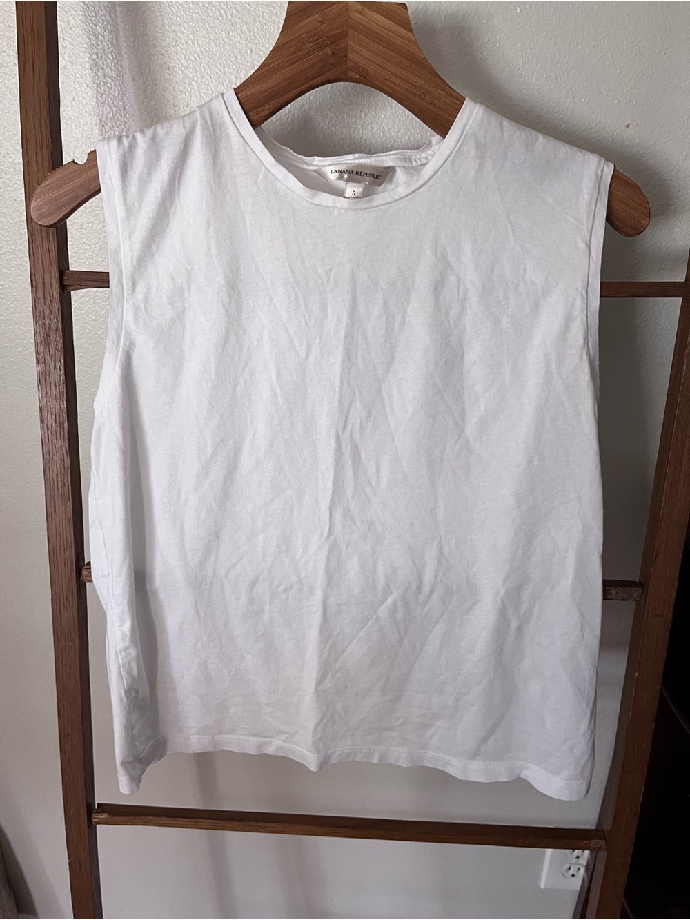 Banana Republic White Sleeveless Muscle Tank